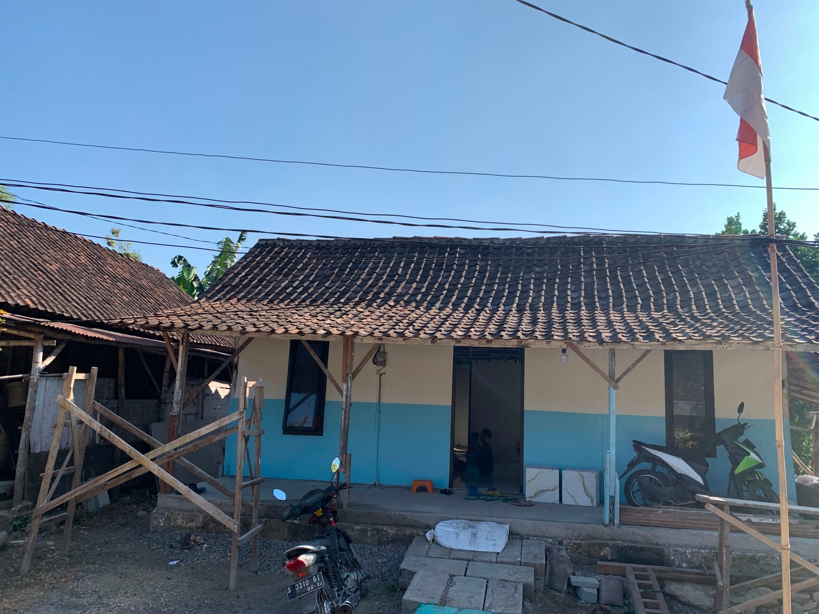 Rumah Bapak Ladi Kian Terbentuk, Satgas TMMD Terus Lanjutkan Pembangunan RTLH