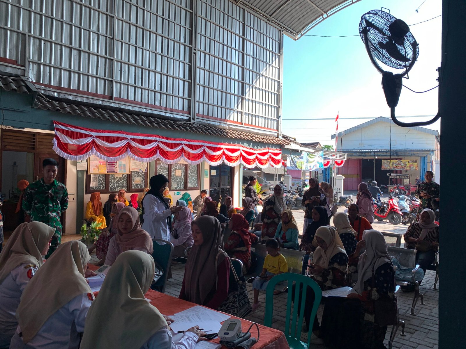 TMMD Ke-129 Kodim 0813/Bojonegoro Hadirkan Pelayanan KB bagi Masyarakat di Puskesmas Kesongo