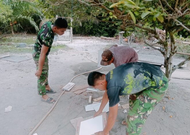 Rumah Pak Ardiansyah Makin Kokoh, Satgas TMMD 129 Kodim 0413/Bangka Kebat Pemasangan Rangka Atap