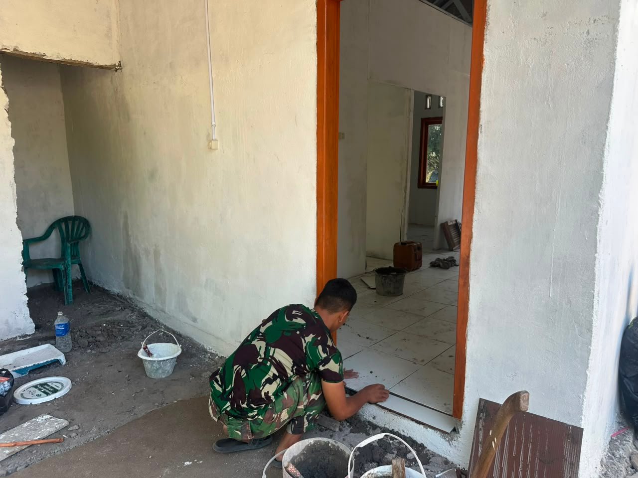 Gotong Royong Satgas TMMD dan Warga Ubah Rumah Ibu Rodiah Jadi Hunian Layak