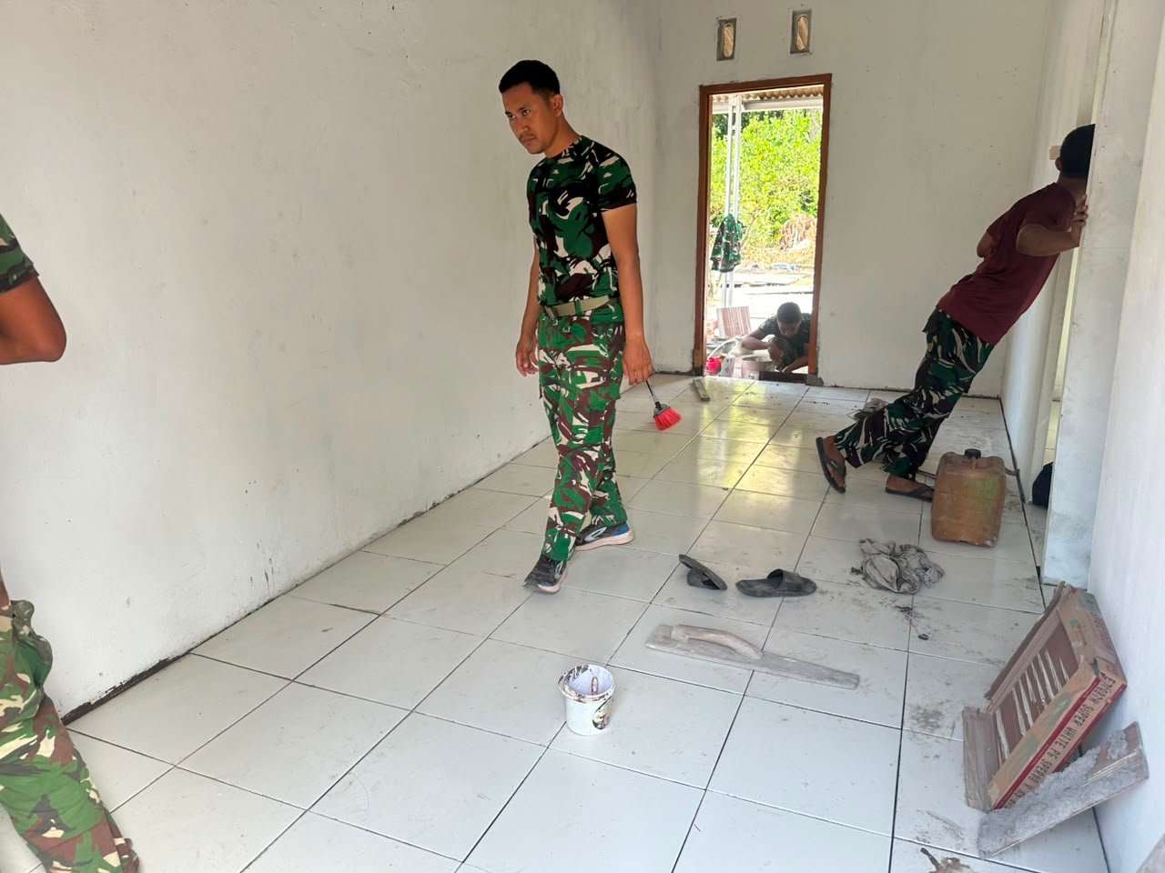 Dari Lantai hingga Kamar Mandi, Rumah Ibu Rodiah Bersiap Jadi Hunian Impian