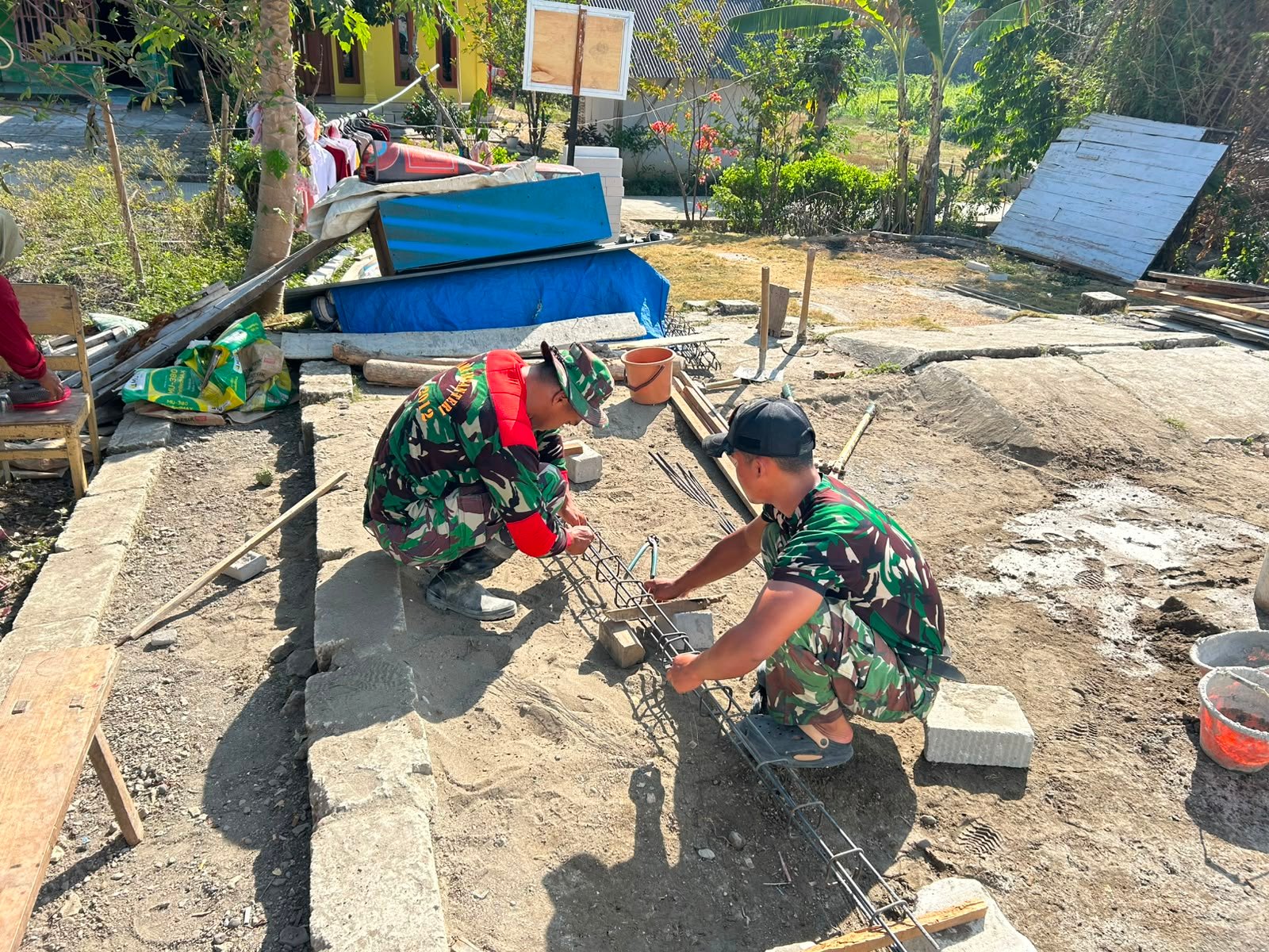 Persiapan Material Jadi Langkah Awal Satgas TMMD Bangun RTLH Bapak Koko Margono