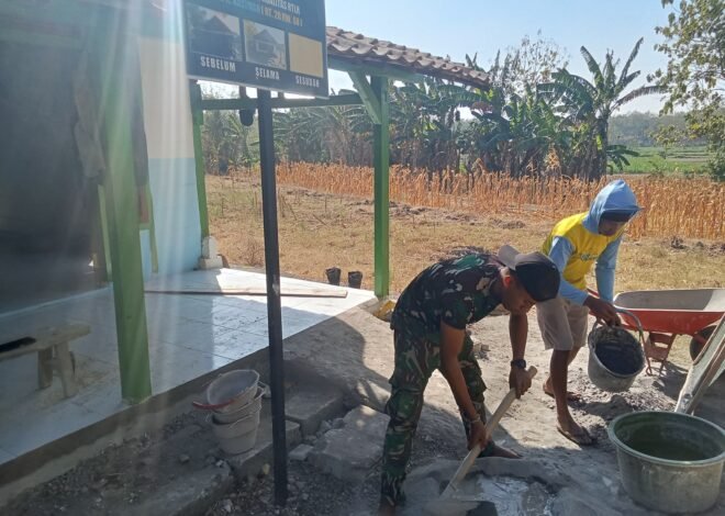 Satgas TMMD Kodim 0813/Bojonegoro Siapkan Adukan Semen untuk RTLH Bapak Kasiman