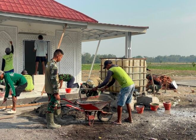 Gotong Royong Satgas TMMD Percepat Pengecoran Teras Musala dan Toilet di Kesongo