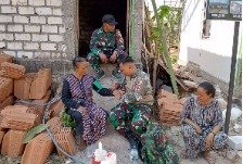 Sentuhan Hangat di Kedungpandan: Tim Kesehatan Satgas TMMD 129 Bojonegoro Mengabdi Tanpa Batas, Menjaga Kesehatan Warga