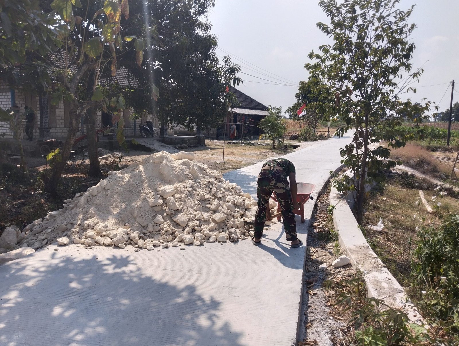 Penimbunan Tanah Jalan Kedung Pandan Terus Berlanjut, Satgas TMMD Bekerja Maksimal