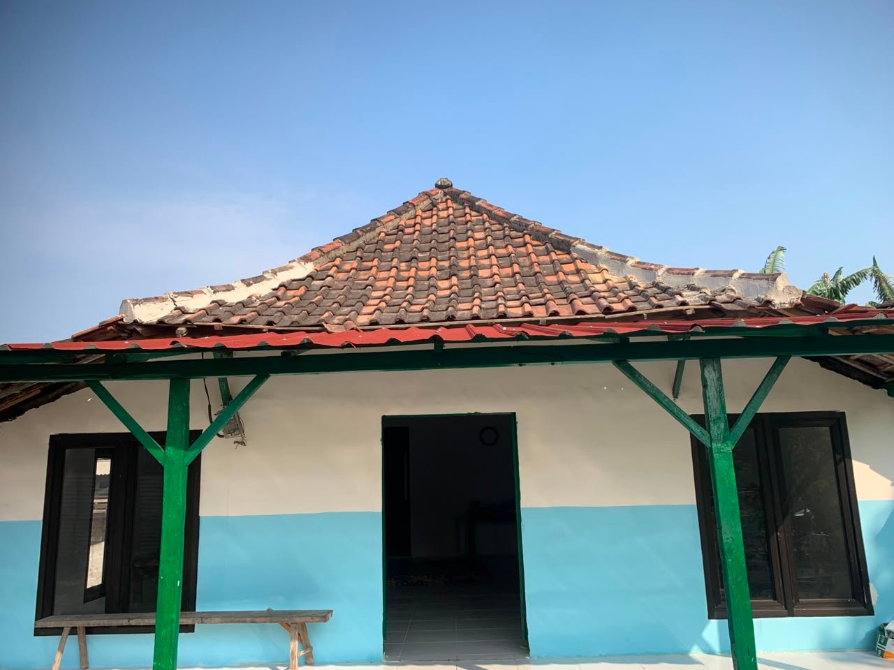 Satgas TMMD Kodim 0813/Bojonegoro Laksanakan Pengecatan RTLH Milik Bapak Samijan