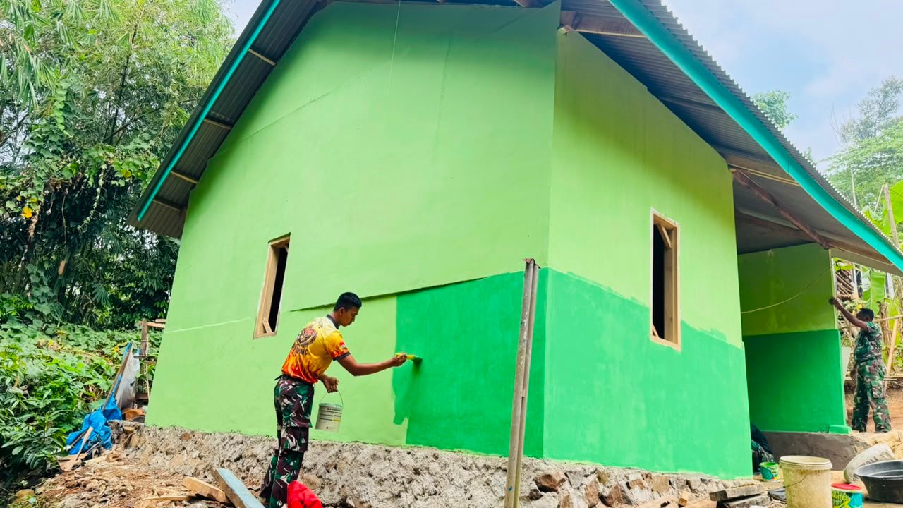 Program RTLH TMMD Ke-129 Kodim 0410/KBL di Rumah Bapak Siswanto Terus Dikebut, Wujud Nyata Kepedulian TNI untuk Masyarakat