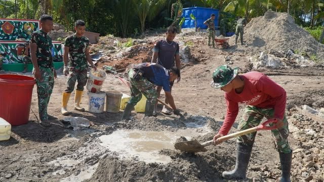 Satgas TMMD Perbaiki Fasilitas Umum Rusak di Kepulauan Umbele