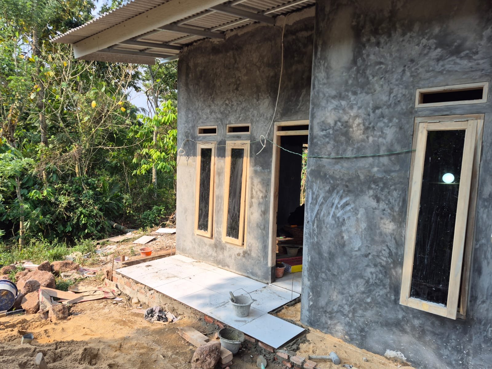 TMMD Ke-129 Hampir Tuntaskan Rumah Hasanudin, Semangat Gotong Royong TNI dan Warga Kian Terlihat