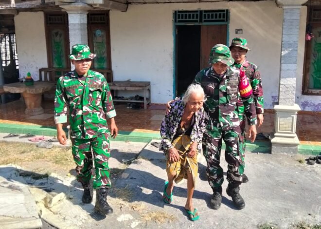 Sentuhan Kasih di Kesongo: Saat Satgas TMMD 129 Bojonegoro Merangkul Mbah Kasidah Menatap Rumah Baru Anak Tercinta