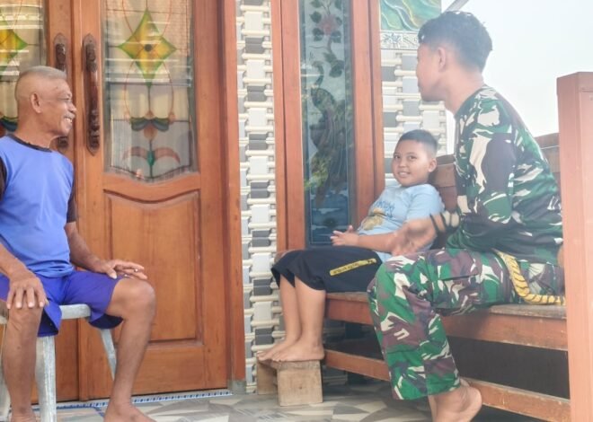 Momen Hangat di Tlemang: Saat Senja, Kopi, dan Cerita Menyatukan Prajurit TMMD dengan Warga