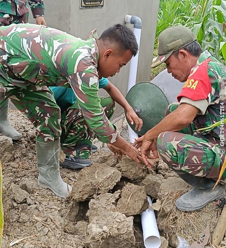 Tingkatkan Produktivitas Pertanian Desa, Kerja Keras Satgas TMMD 129 dan Warga Sukses Wujudkan Tandon Saluran Irigasi Desa Tlemang