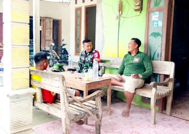Menganyam Kebersamaan di Teras Desa: Cara Babinsa Kesongo Rangkul Warga Sukseskan TMMD 129 Bojonegoro