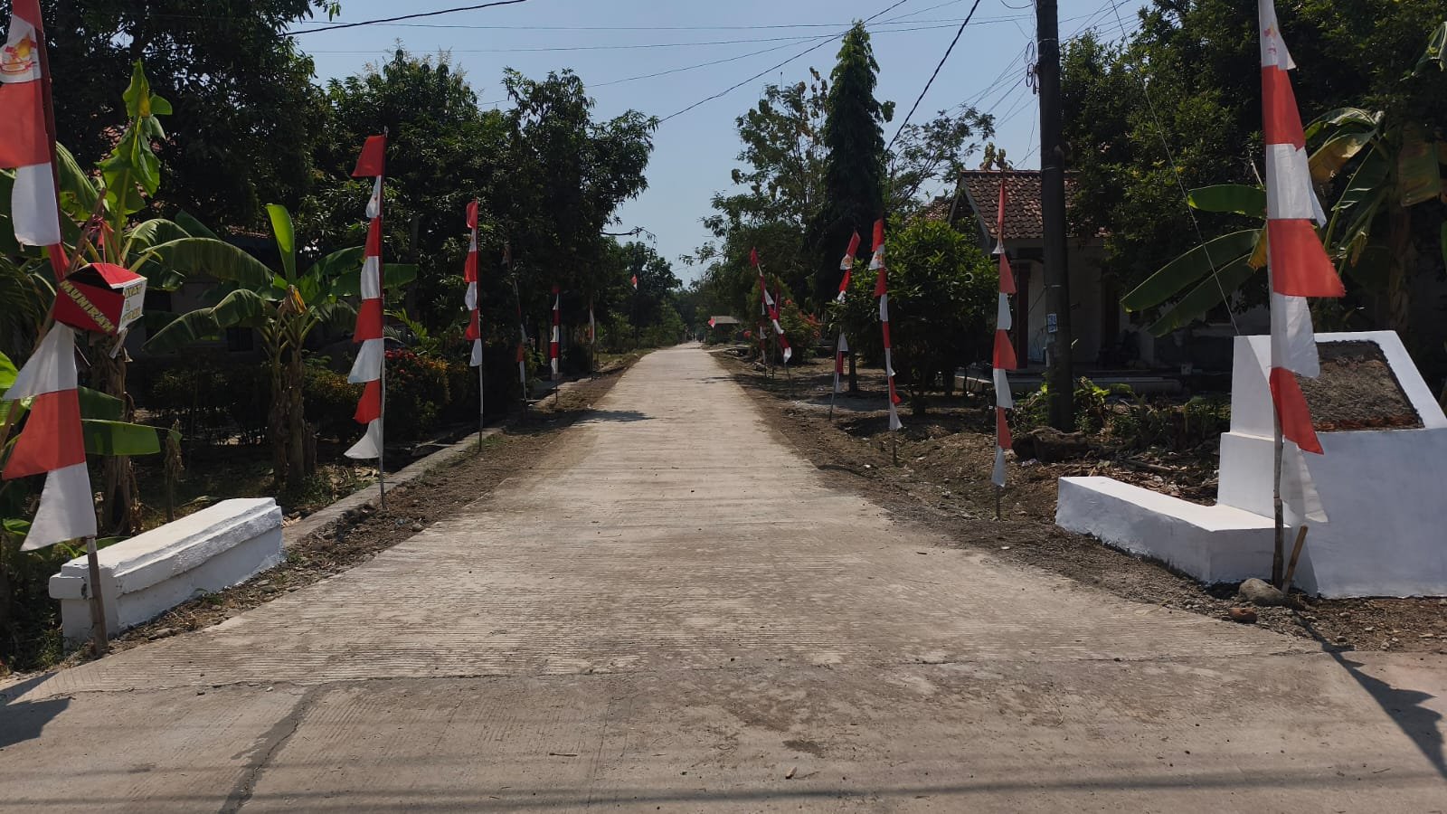 TMMD ke-129 Kodim 0620/Kab. Cirebon Tuntaskan Pembangunan Jalan Rabat Beton di Desa Luwung Kencana