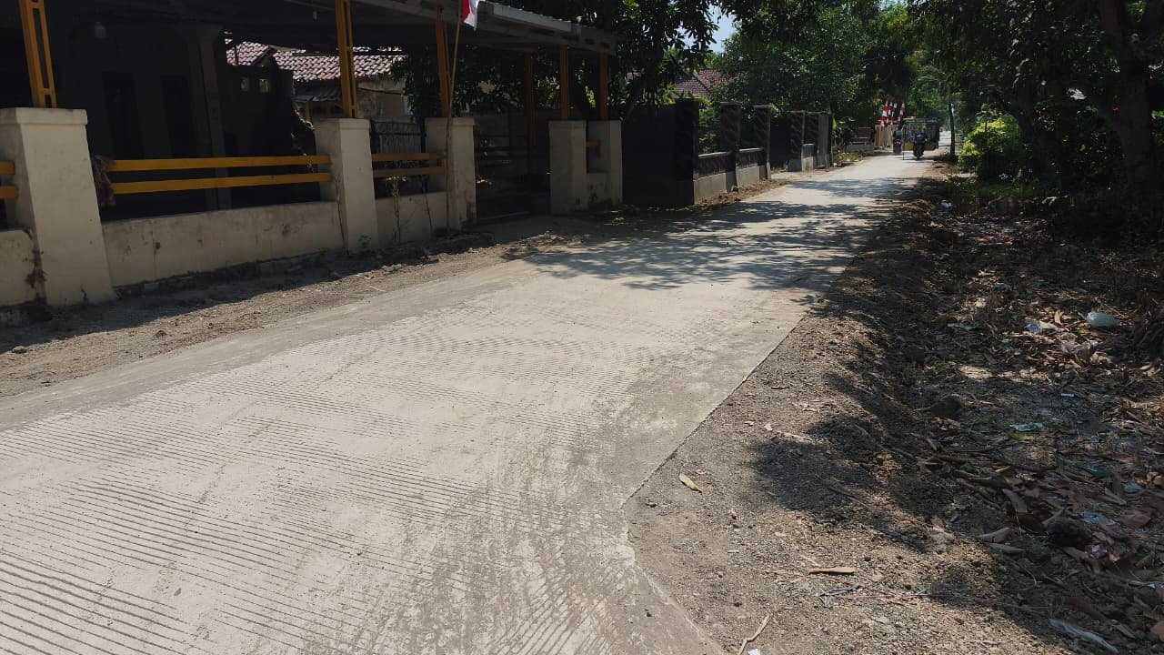 Jalan Rabat Beton di Desa Luwung Kencana Selesai 100%, Sasaran Utama TMMD ke-129 Kodim 0620/Kab. Cirebon