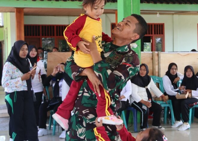 Senyum Polos Anak-Anak Kesongo, dan Sentuhan Hangat Anggota Satgas di Sela TMMD 129 Bojonegoro