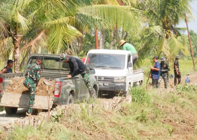 Sinergi TNI dan Masyarakat Percepat Pembangunan Jalan Desa Bandar Raya