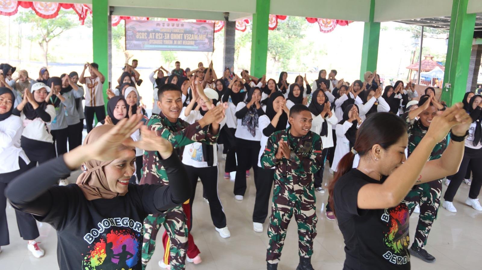Aksi Seru Senam Line Dance di Bojonegoro Bersama TNI