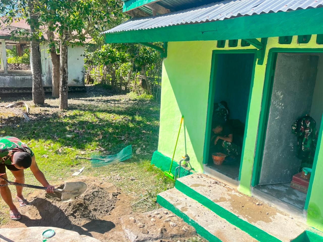 Percepatan Penyelesaian MCK oleh Satgas TMMD Kodim Belu Jelang Penutupan