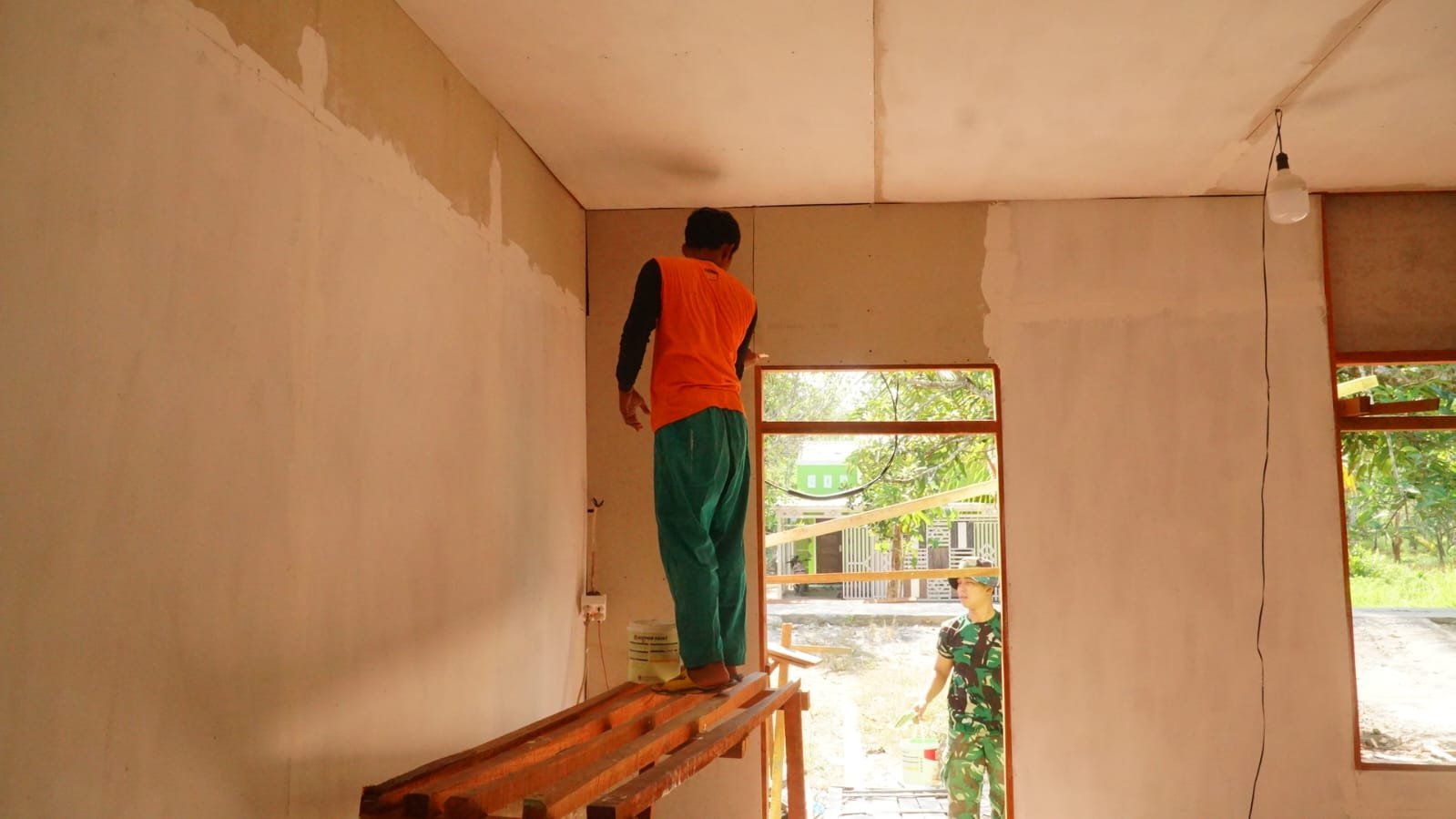 Tak Kenal Lelah, Satgas TMMD Terus Berbenah Wujudkan Rumah Layak Huni