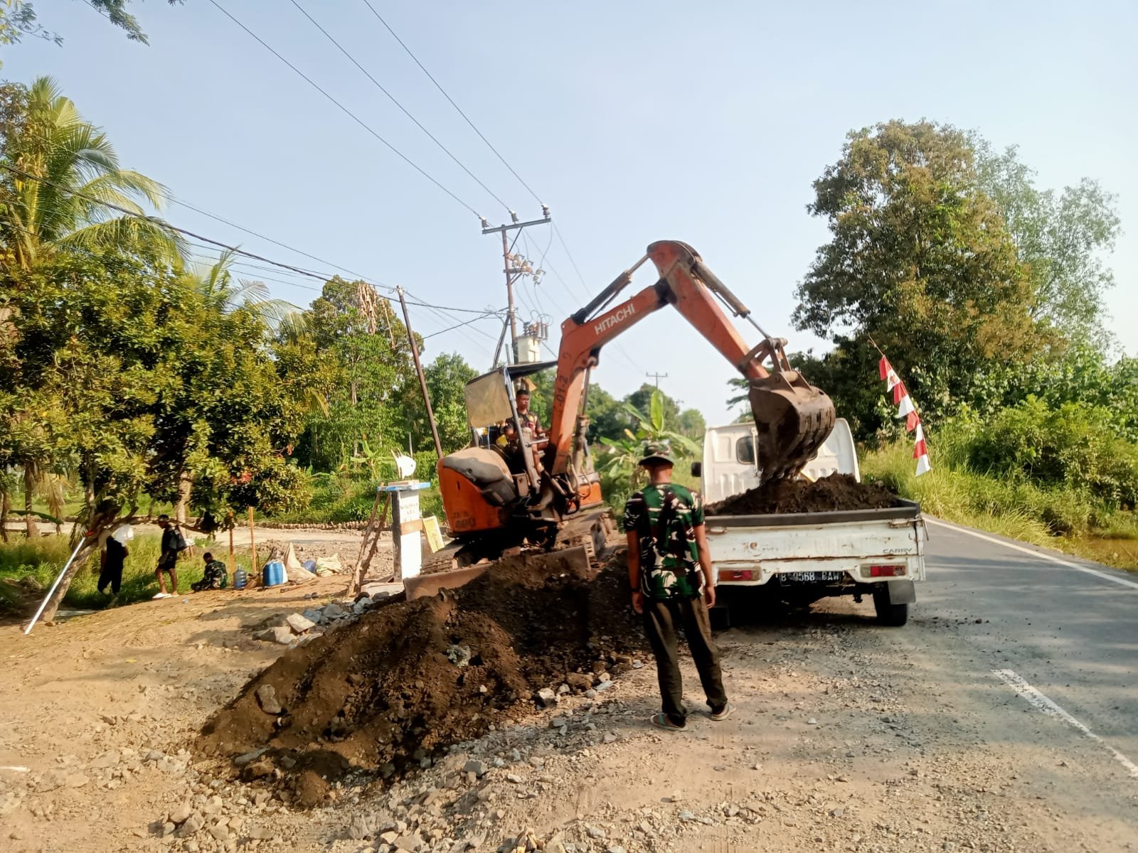 Satgas TMMD Reguler ke-129 Angkut Material, Percepat Penimbunan Jalan 1,2 Kilometer