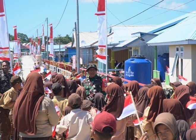 Siswa-Siswi Antusias Sambut Kunjungan Tim Wasev TMMD Ke-129 di Kepulauan Umbele