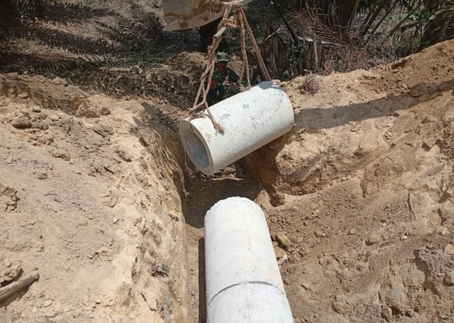 Kerja Cepat Satgas TMMD 129, Ekskavator Bantu Wujudkan Drainase Jalan yang Kokoh