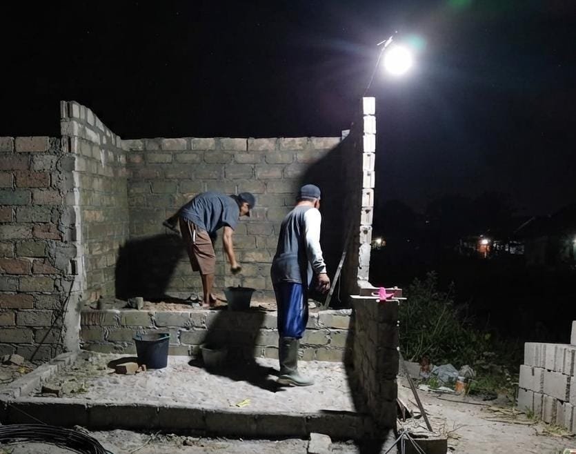 Demi Keamanan Warga, Satgas TMMD 129 Bangka Rela Lembur Tuntaskan Pos Kamling Dusun Pekul