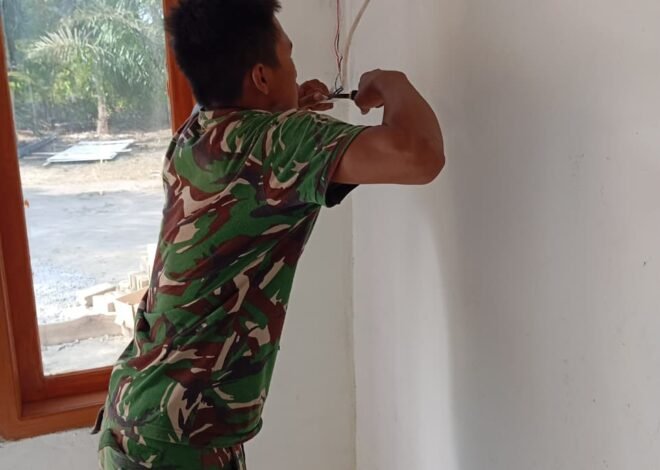 Hadirkan Terang di Hunian Baru, TMMD Ke-129 Kodim 0413/Bangka Pasang Instalasi Listrik Warga Sasaran