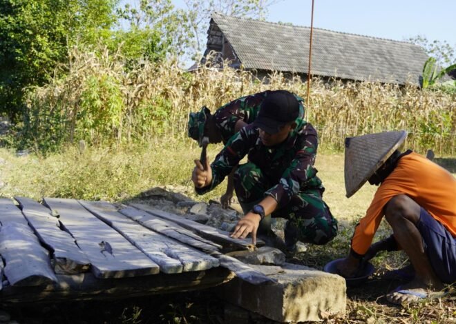 Lelah Tak Terasa: Satgas TMMD 129 Bojonegoro Bantu Benahi Jembatan Warga Kesongo