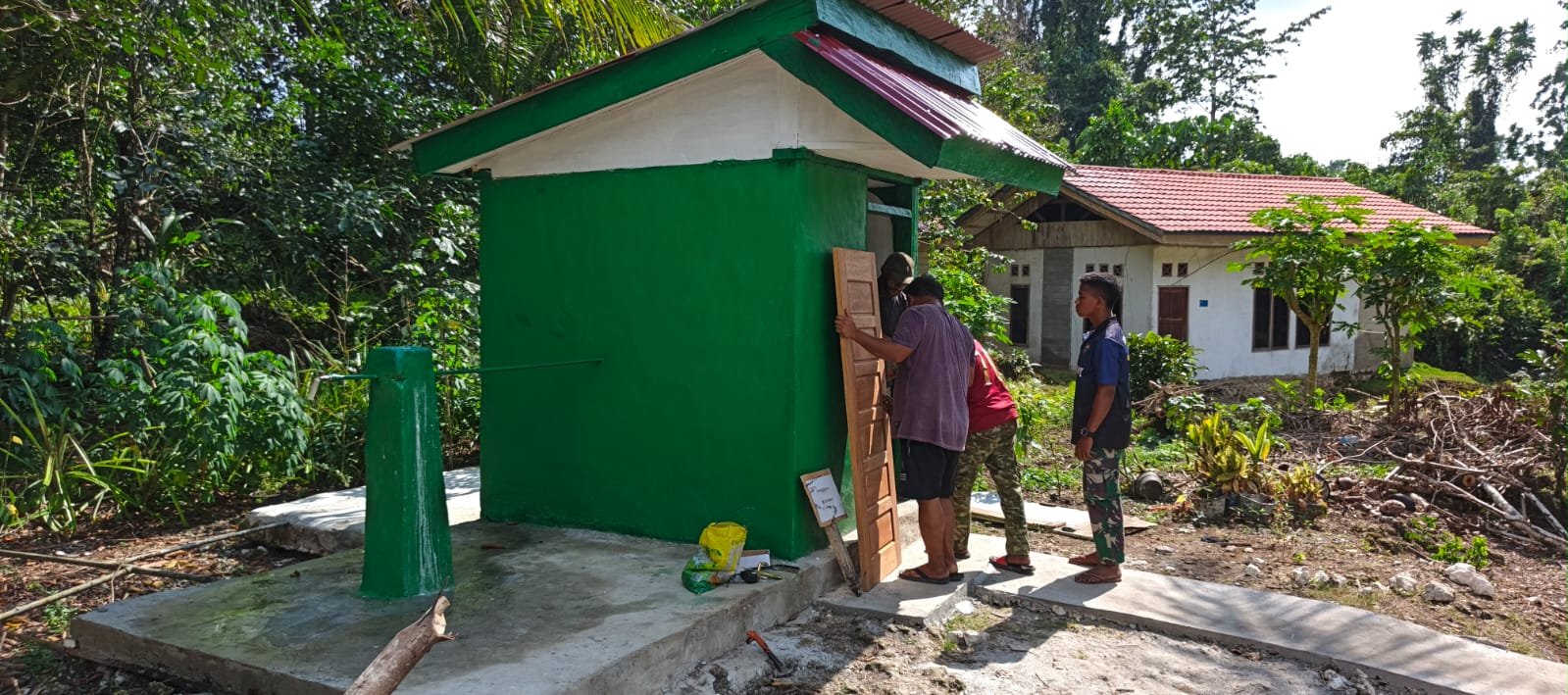 Fasilitas MCK di Kampung Sesor Menuju Penyelesaian Akhir
