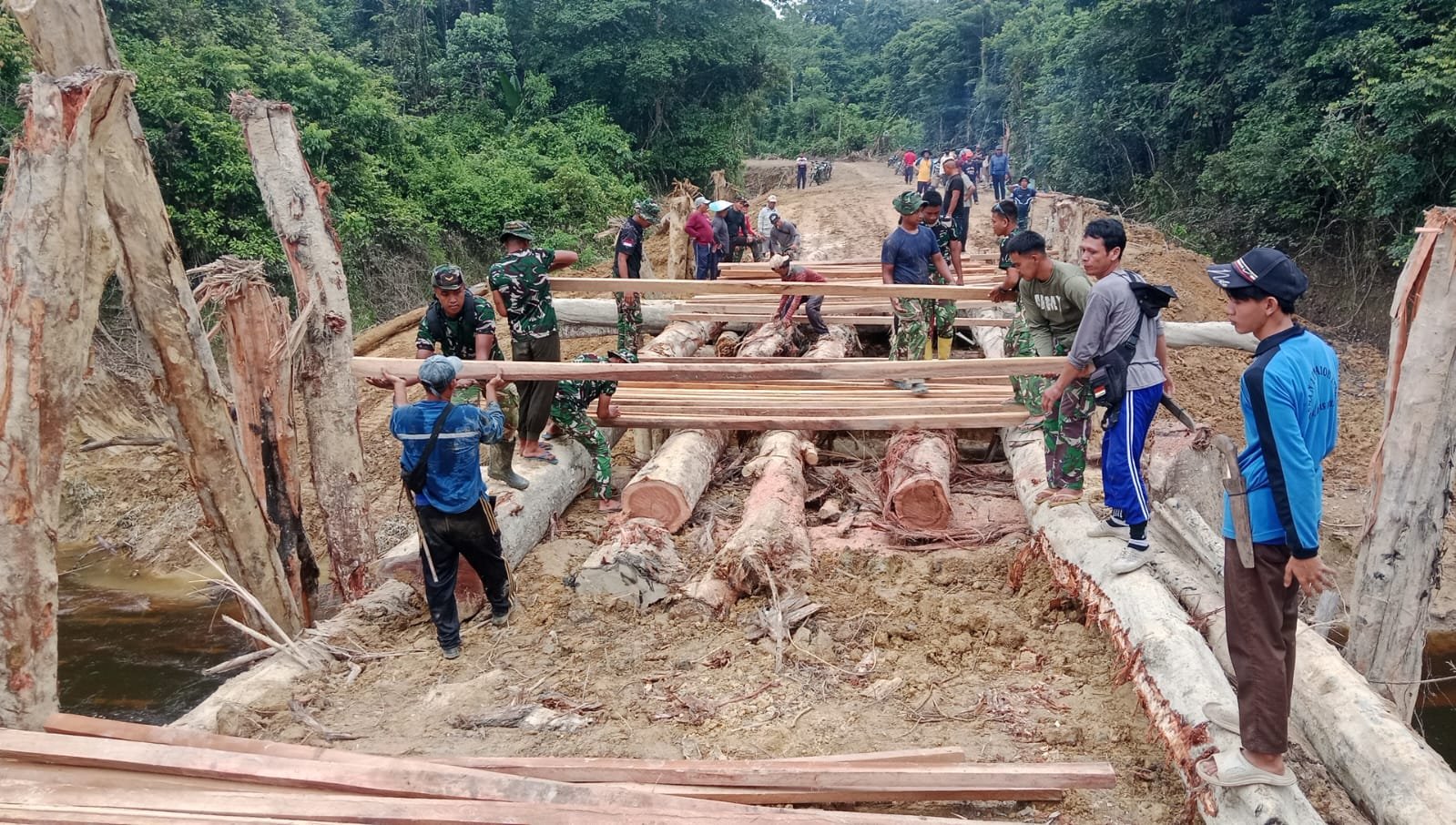 TNI dan Pemerintah Daerah Bersinergi, TMMD Kodim 1206/Putussibau Dorong Pemerataan Pembangunan