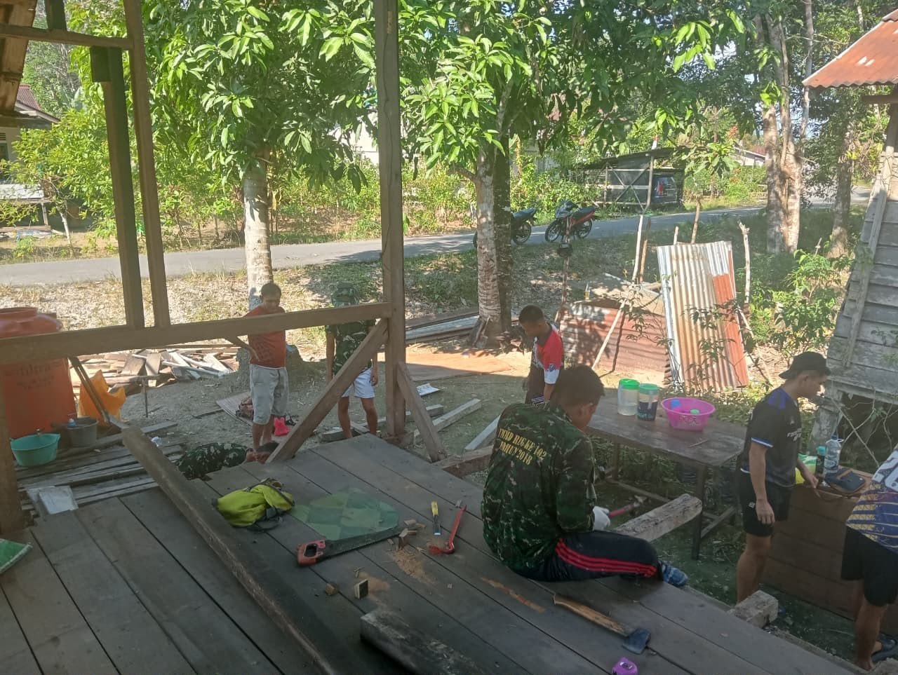 Dari RTLH Menuju Hunian Nyaman, Satgas TMMD Mulai Bangun Rumah Ibu Marsiana