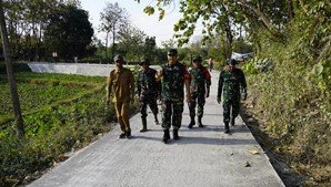 Pastikan Pembangunan Tepat Sasaran dan Tanpa Kendala: Dansatgas TMMD 129 Bojonegoro Cek Langsung Proyek Fisik di Desa Kesongo