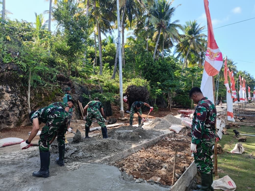 Satgas TMMD Ke-129 Kodim 1311/Morowali Kejar Penyelesaian Rabat Beton Jalan
