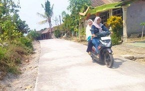 Jalan Mulus Senyum Mengembang: TMMD 129 Bojonegoro Sulap Jalan Rusak Dusun Kedungpandan Jadi Cor Beton