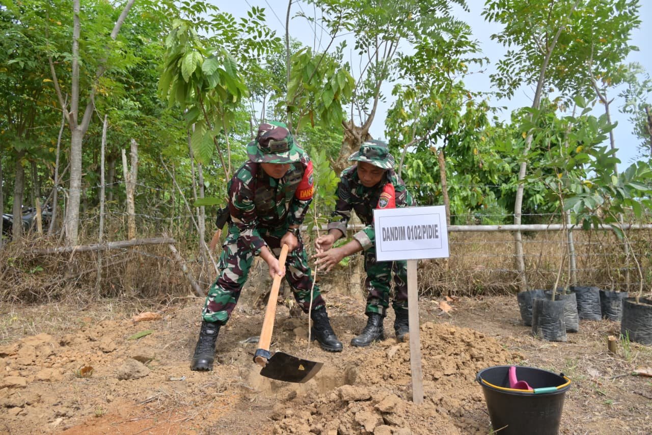 TMMD Ke-129 Kodim 0102/Pidie Ajak Warga Manfaatkan Lahan Produktif Lewat Penanaman Pohon Buah