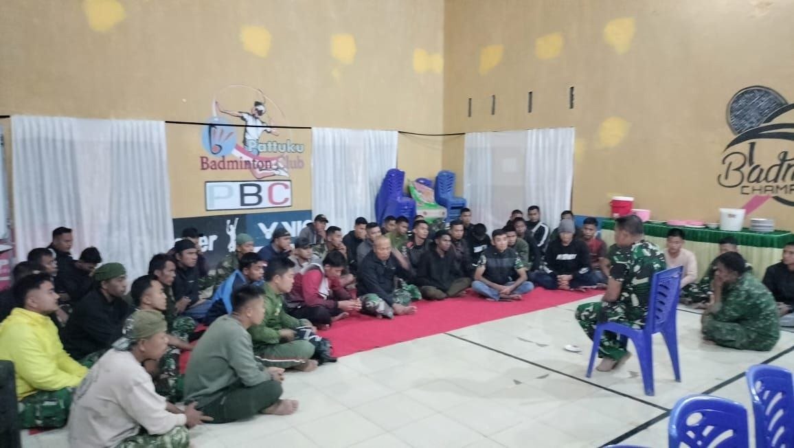 Apel Malam Jadi Bentuk Kesiapsiagaan, Pasi Ter Kodim 1407/Bone Cek Personel Satgas TMMD Ke-129