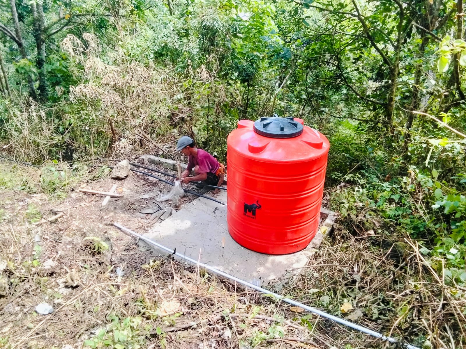 Dukung Ketersediaan Air Bersih, Satgas TMMD Ke-129 Kodim 1407/Bone Bangun Dudukan Tandon di Dusun Pattuku