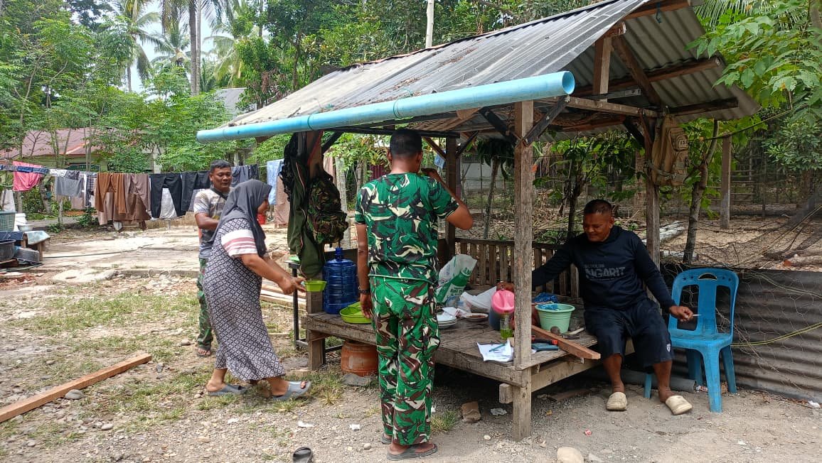 Secangkir Kopi dan Hidangan Sederhana, Cara Warga Lhok Panah Menjamu Satgas TMMD Ke-129 Kodim 0102/Pidie
