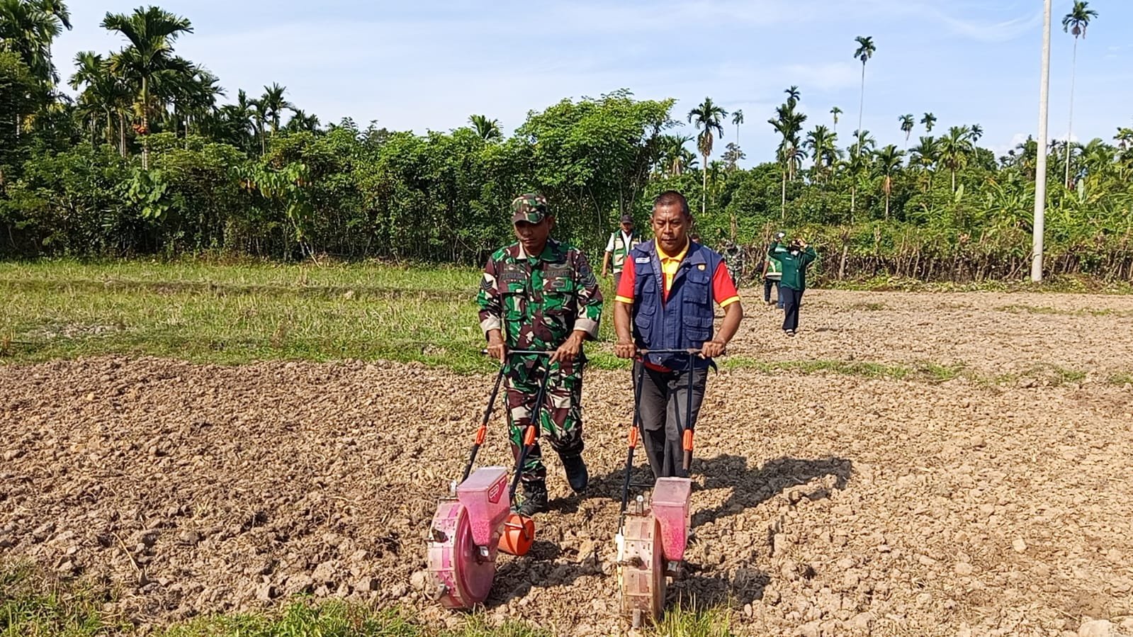 Kolaborasi Satgas TMMD dan PPL Dorong Pemanfaatan Lahan Produktif di Desa Lhok Panah