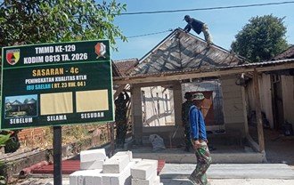 Wujudkan Hunian Layak, Satgas TMMD 129 Bojonegoro Kebut Rehabilitasi Rumah Ibu Saelah