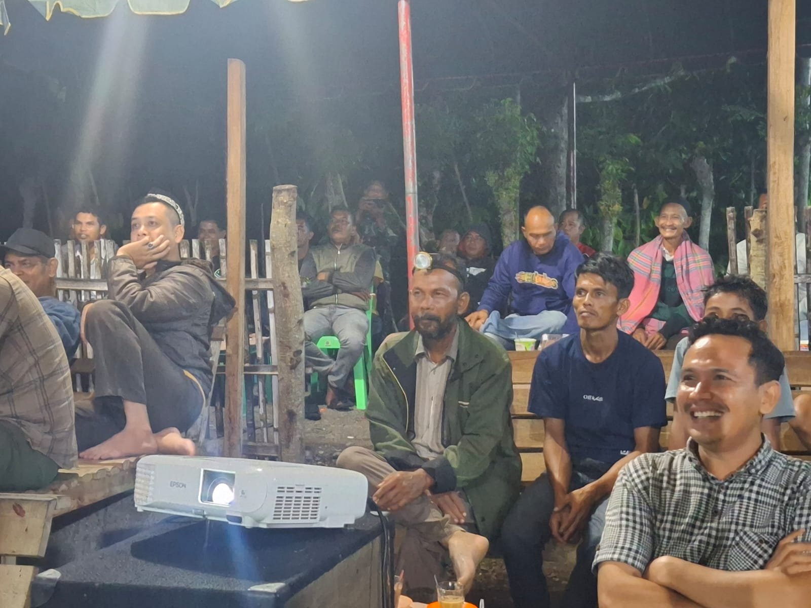 Kodim 0102/Pidie Gelar Nobar Final Piala Dunia 2026, Pererat Kebersamaan Satgas TMMD dan Warga