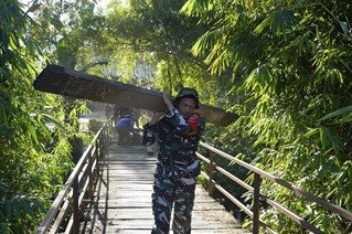 Gelora TMMD 129 Bojonegoro: Aksi Babinsa Kedungadem Bakar Semangat Gotong Royong Warga Kesongo