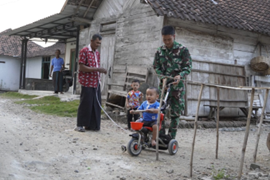 Sahabat Anak: Kehadiran Satgas TMMD 129 Bojonegoro Bawa Keceriaan bagi Bocah Kesongo