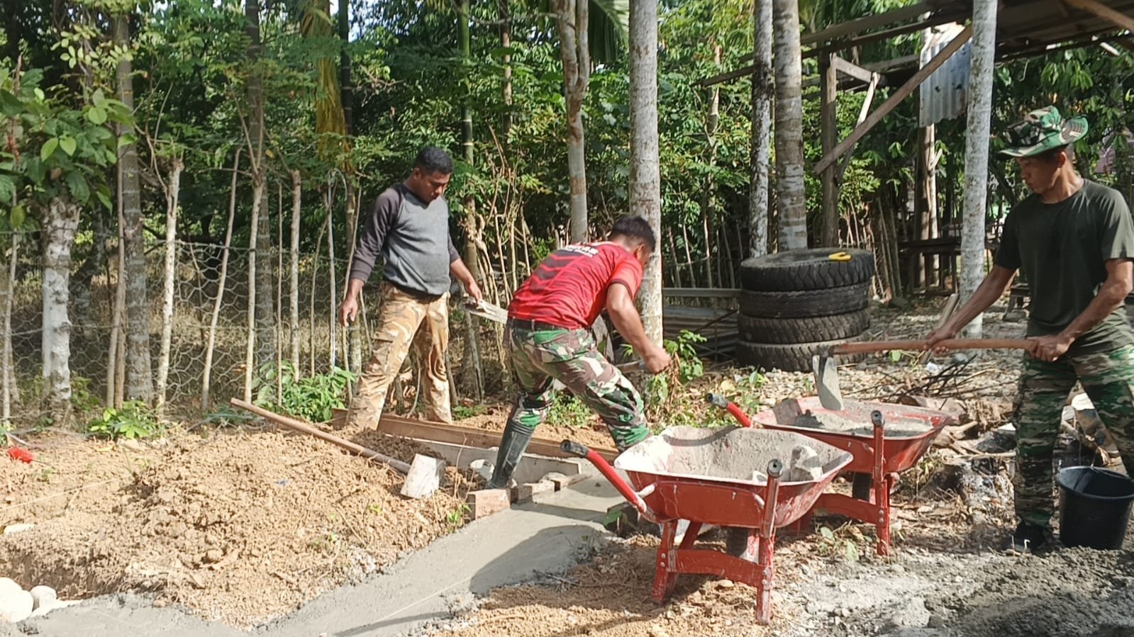 Pembangunan 5 Titik MCK TMMD Ke-129 Kodim 0102/Pidie Masuk Tahap Pengecoran Pondasi