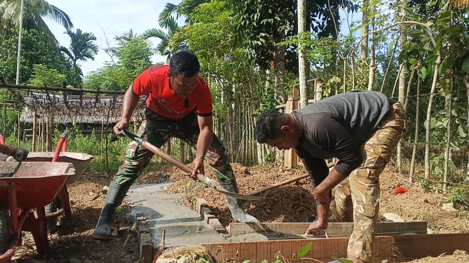 Progres Pembangunan MCK TMMD Ke-129 Kodim 0102/Pidie Capai Pengecoran Pondasi
