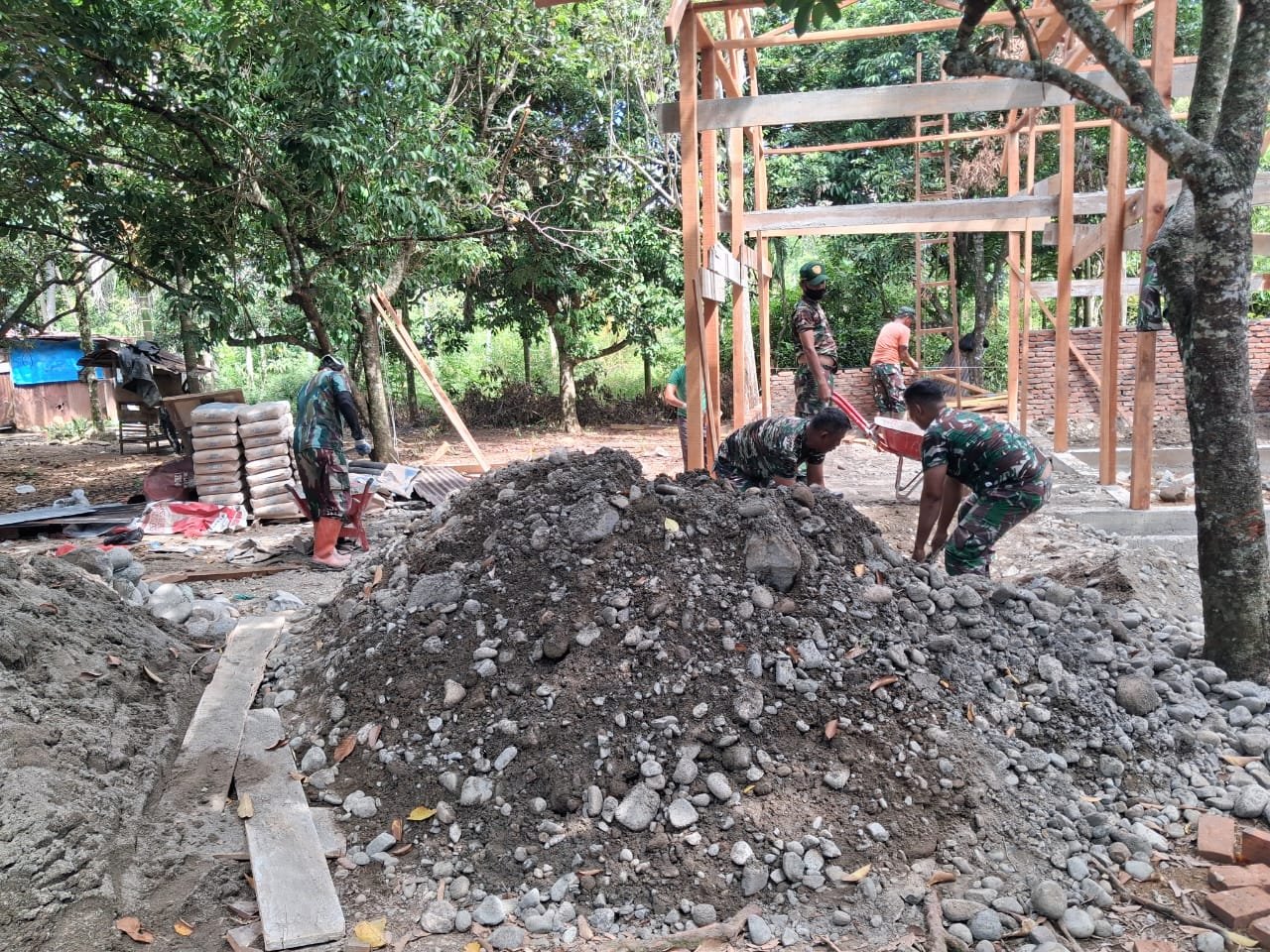 Progres RTLH Sasaran 5 TMMD Ke-129 Kodim 0102/Pidie Capai 35 Persen, Dinding Rumah Mulai Berdiri