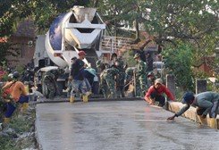 Satgas TMMD 129 Bojonegoro ‘Ngebut’ Cor Jalan Kedungpandan